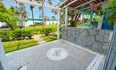 Terraza con salida a la alberca del clúster. Condominio con club de playa
