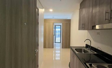 1 BEDROOM CONDO WITH MALL IN THE BUILDING IN EDSA NEAR MRT SHAW