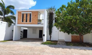 VENTA RESIDENCIA🏠 EN PRIVADA PORTO ALEGRE DE 4 RECAMARAS🛏️, AL NORTE DE MERIDA, YUCATAN