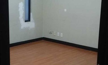 OFICINA EN RENTA EN EDIFICIO DE LA AV GOMEZ MORIN