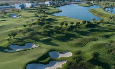 Casa en residencial con campo de golf, casa club con alberca y jacuzzi, venta Zirandaro, San Miguel de Allende.