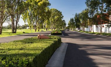 Casa en residencial con campo de golf, casa club con alberca y jacuzzi, venta Zirandaro, San Miguel de Allende.