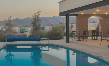 Casa en residencial con campo de golf, casa club con alberca y jacuzzi, venta Zirandaro, San Miguel de Allende.