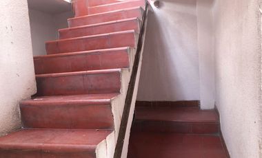 VENTA DE DOS LOCALES CON CASA EN ZONA CENTRO