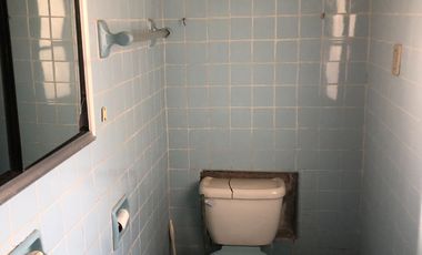 VENTA DE DOS LOCALES CON CASA EN ZONA CENTRO