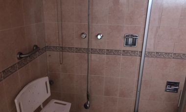 VENTA DE DOS LOCALES CON CASA EN ZONA CENTRO