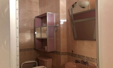 VENTA DE DOS LOCALES CON CASA EN ZONA CENTRO