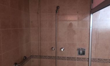 VENTA DE DOS LOCALES CON CASA EN ZONA CENTRO
