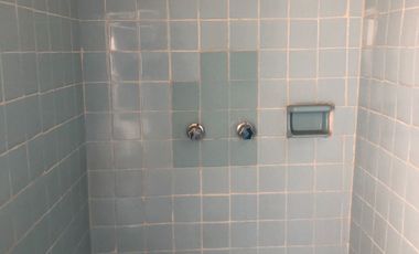 VENTA DE DOS LOCALES CON CASA EN ZONA CENTRO