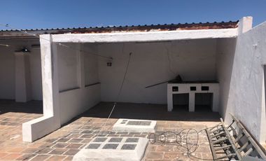 VENTA DE DOS LOCALES CON CASA EN ZONA CENTRO