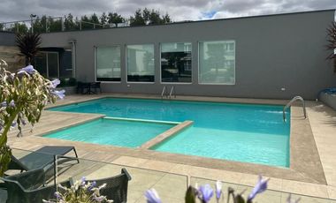 Vendemos cómodo departamento en Condominio Paranoá home & resort en sector Los Pablos