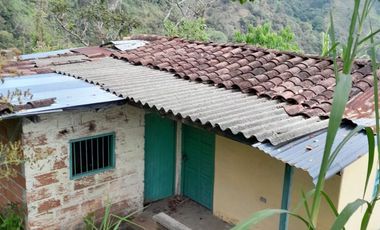 TE VENDO ESTA HUMILDE CASA FINCA EN BARBOSA ANTIOQUIA.