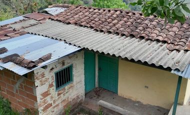 TE VENDO ESTA HUMILDE CASA FINCA EN BARBOSA ANTIOQUIA.