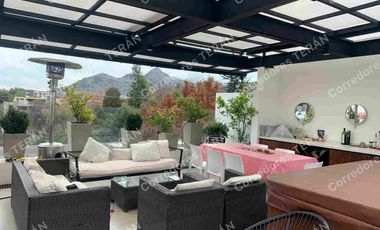 ESPECTACULAR !! TOWNHOUSE/ TRIPLEX