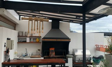 ESPECTACULAR !! TOWNHOUSE/ TRIPLEX