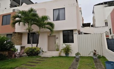 Casa de Venta en urbanización de manta Manabí