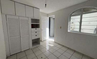 CASA EN RENTA EXCELENTE UBICACION