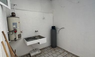 CASA EN RENTA EXCELENTE UBICACION