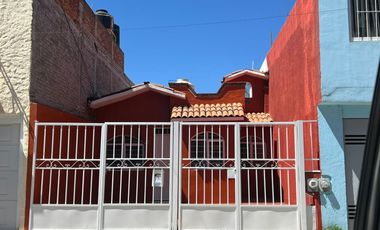 CASA EN RENTA EXCELENTE UBICACION