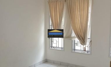 Rumah Bagus Semi Furnished Harga Nego di Legenda Wisata P3.149/23