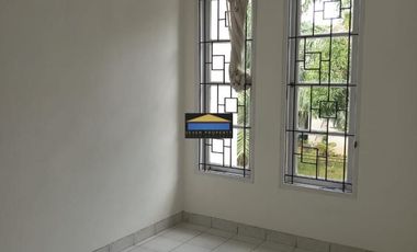 Rumah Bagus Semi Furnished Harga Nego di Legenda Wisata P3.149/23