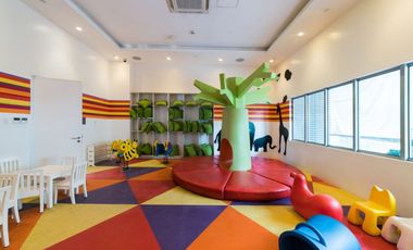 28+ SQM. 1-BEDROOM STAYCATION CONDO UNIT (18TH FLOOR) AT AZURE URBAN RESORT RESIDENCES IN PARANAQUE CITY NEAR SM CITY BICUTAN - NAIA / MANILA INT'L AI