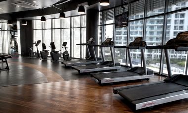 28+ SQM. 1-BEDROOM STAYCATION CONDO UNIT (18TH FLOOR) AT AZURE URBAN RESORT RESIDENCES IN PARANAQUE CITY NEAR SM CITY BICUTAN - NAIA / MANILA INT'L AI