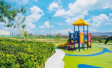 CASA EN VENTA EN FRACCIONAMIENTO A 15 MINUTOS DE CUERNAVACA, CON ALBERCA, CANCHAS DEPORTIVAS, PET PARK