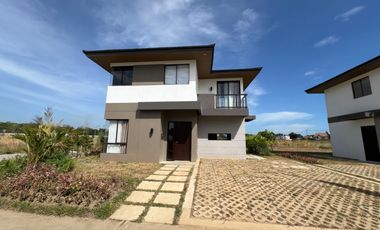 House and Lot 3 Bedroom For Sale in Aldea Grove Estates Angeles Pampanga