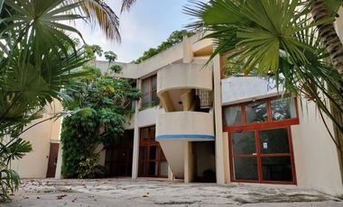 Edificio en Venta  de 1,435 M2 en Chuburna Hidalgo, Mérida Yucatán. ubicacion de privilegio