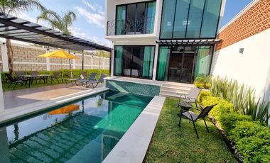 Casa VILLA DEL SOL en venta con jardín y alberca climatizada con excelente clima en Tonatico EDOMEX