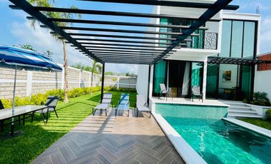 Casa VILLA DEL SOL en venta con jardín y alberca climatizada con excelente clima en Tonatico EDOMEX