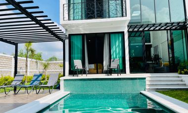Casa VILLA DEL SOL en venta con jardín y alberca climatizada con excelente clima en Tonatico EDOMEX