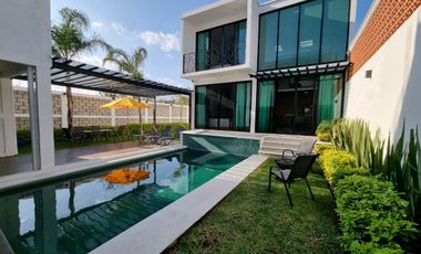 Casa VILLA DEL SOL en venta con jardín y alberca climatizada con excelente clima en Tonatico EDOMEX