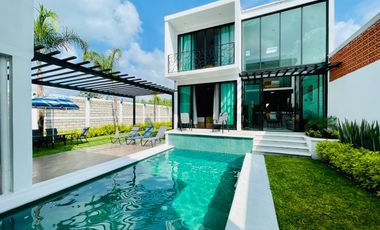 Casa VILLA DEL SOL en venta con jardín y alberca climatizada con excelente clima en Tonatico EDOMEX