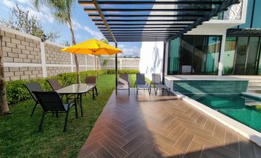 Casa VILLA DEL SOL en venta con jardín y alberca climatizada con excelente clima en Tonatico EDOMEX
