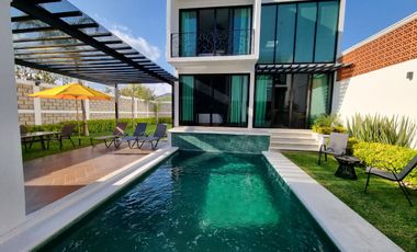Casa VILLA DEL SOL en venta con jardín y alberca climatizada con excelente clima en Tonatico EDOMEX