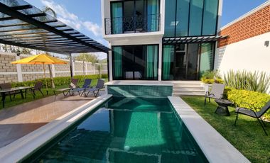 Casa VILLA DEL SOL en venta con jardín y alberca climatizada con excelente clima en Tonatico EDOMEX