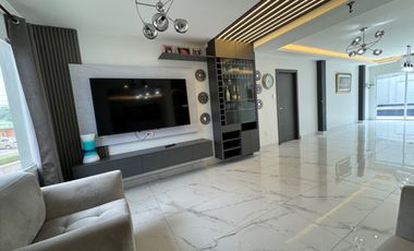 En venta casa de 5 dormitorios con piscina en urb. La Joya. (JP).