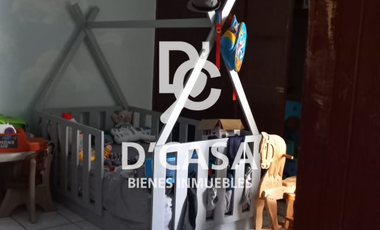 CÉNTRICA CASA CON DEPARTAMENTO EN VENTA
