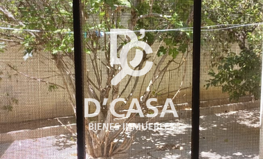 CÉNTRICA CASA CON DEPARTAMENTO EN VENTA