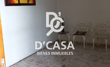CÉNTRICA CASA CON DEPARTAMENTO EN VENTA