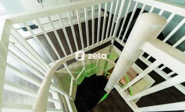 Corner Lot House for Sale in Westwoods