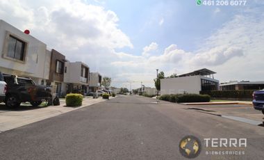 RENTA Casa 🏡 , Amplia y Equipada en Cto Virrey, Fracc.  Alteza