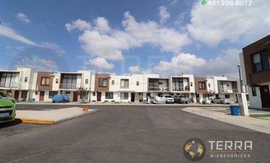 RENTA Casa 🏡 , Amplia y Equipada en Cto Virrey, Fracc.  Alteza