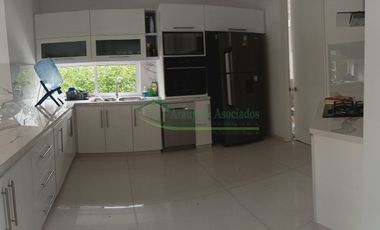 VENDEMOS HERMOSA CASA CON PISCINA EN CONDOMINIO EXCLUSIVO DE LA CIUDAD DE GIRARDOT.