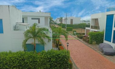 VENDEMOS HERMOSA CASA CON PISCINA EN CONDOMINIO EXCLUSIVO DE LA CIUDAD DE GIRARDOT.