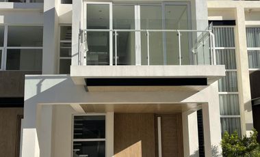 House and Lot For Sale in Acacia Estate Taguig City