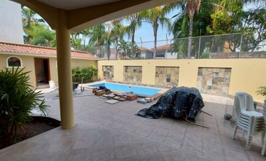 Samborondon, Renta de Casa de 5 dormitorios con Piscina