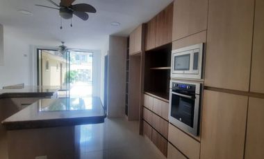 Samborondon, Renta de Casa de 5 dormitorios con Piscina